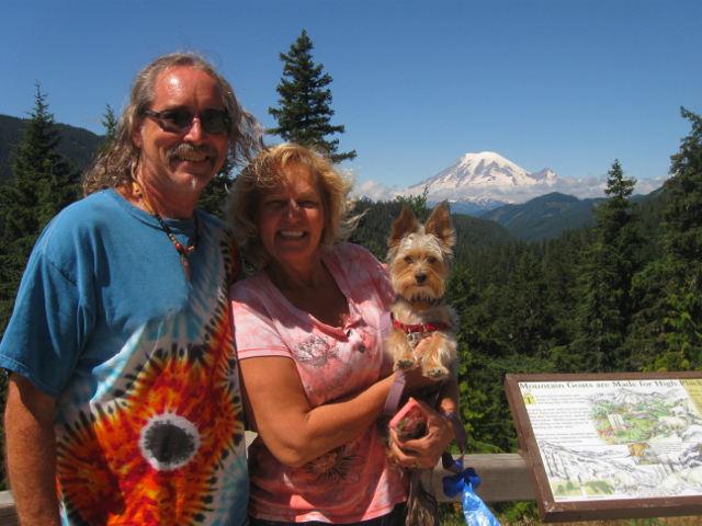 Travelinas with view of Mt. Rainier, Washington