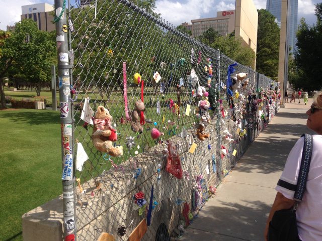 Stuffed animals on fence, Oklahoma City bombing site