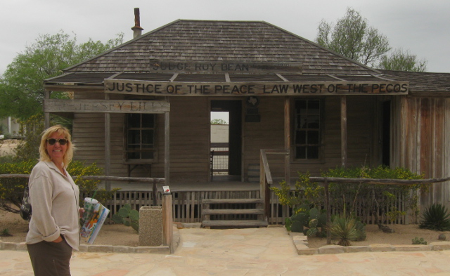 The Judge Roy Bean saloon in Langtry.